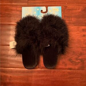 Women's Black Fuzzy Slippers